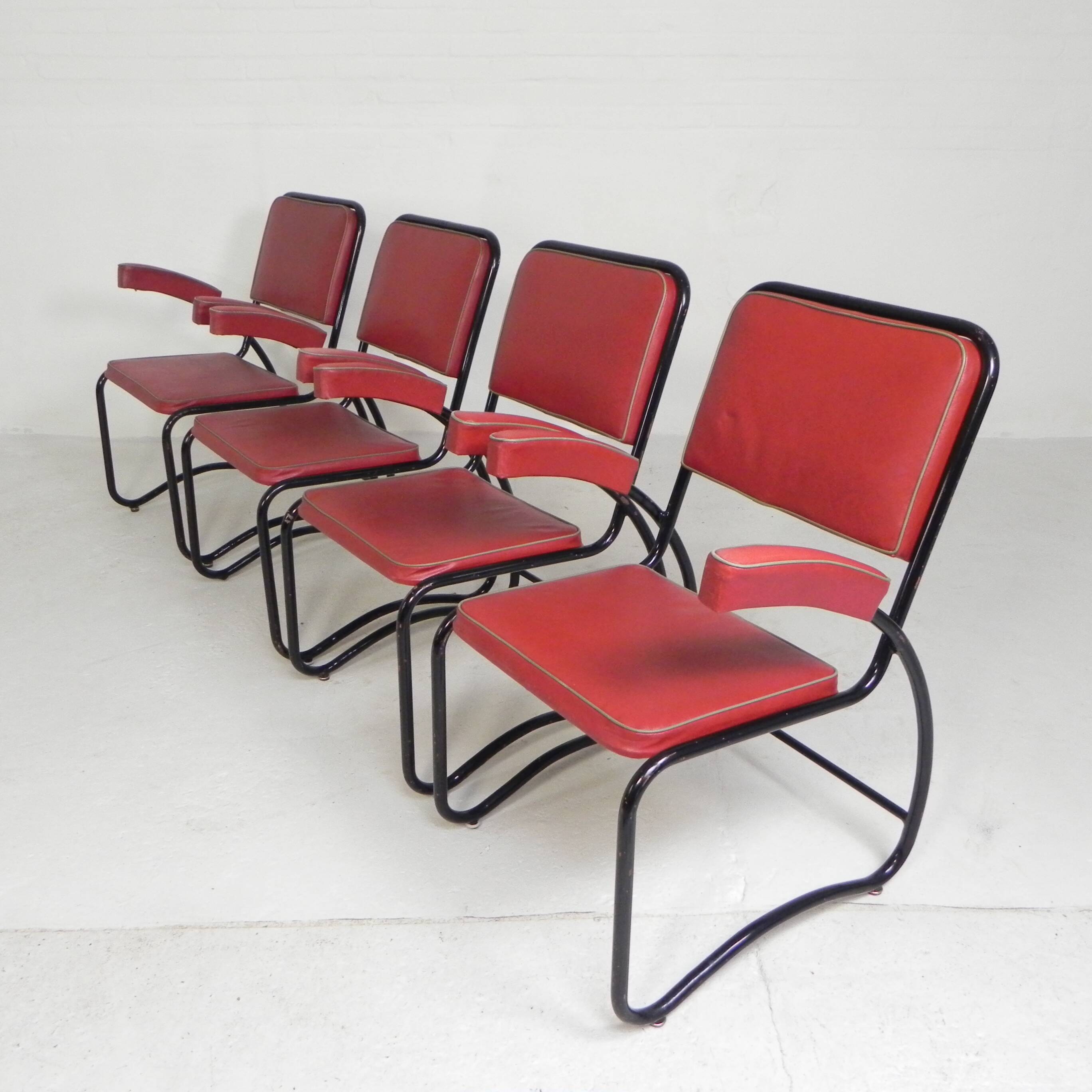Set of 4 armchairs and a coffee table with tubular structure in Bauhaus style, 1950s.