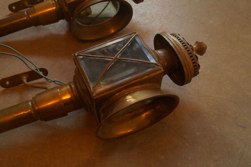 Pair of brass 1900 wall light