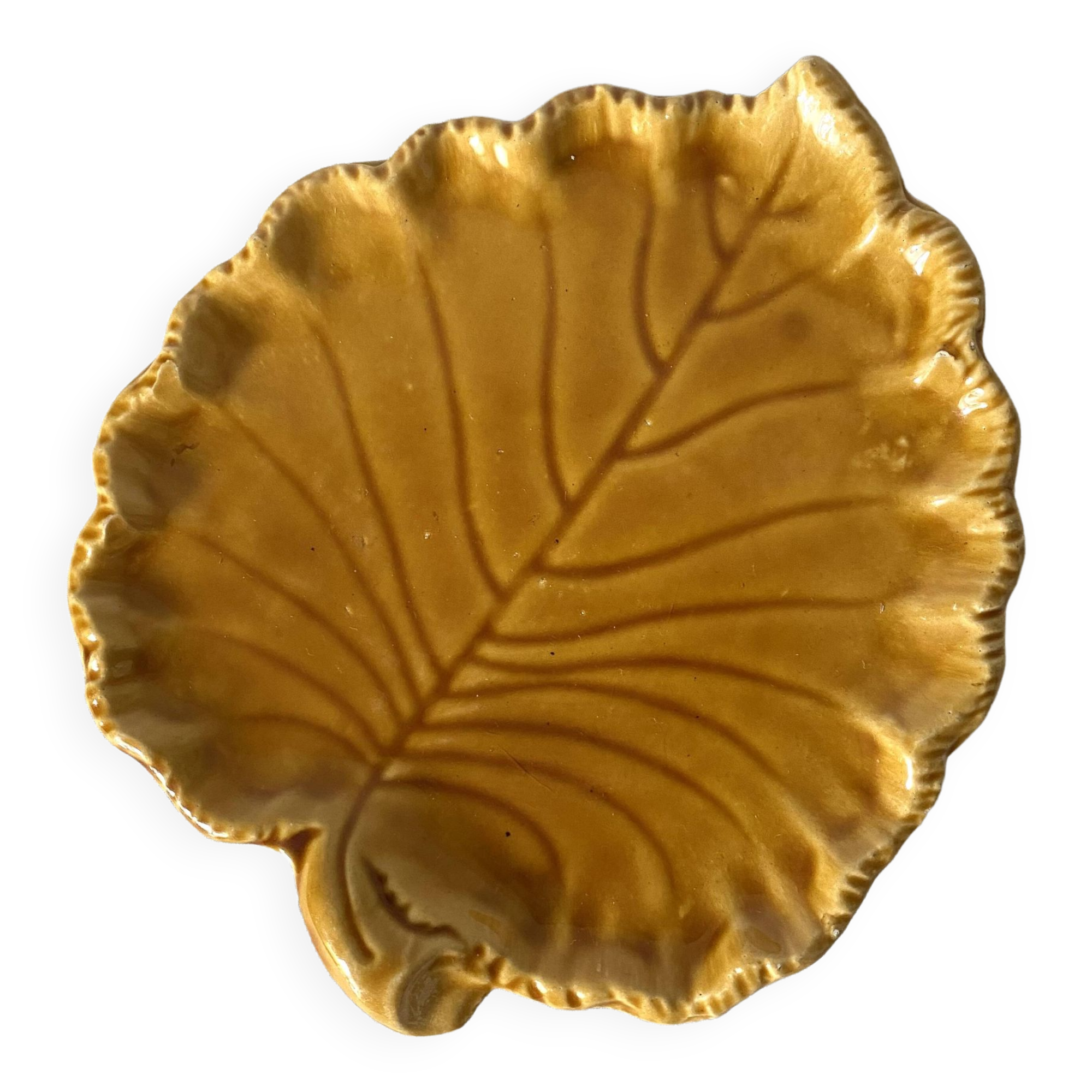 Ceramic leaf pocket emptier