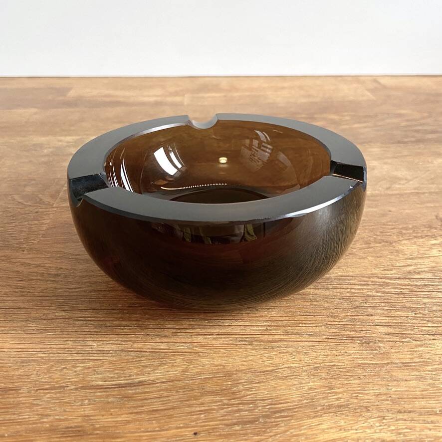 Modern ashtray bowl in thick smoked glass with bevelled edges - Ø 13 cm