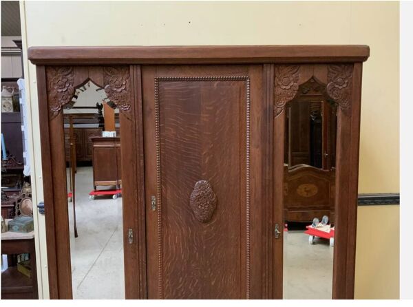 Armoire en bois sculpté, 2 miroirs, vers 1925