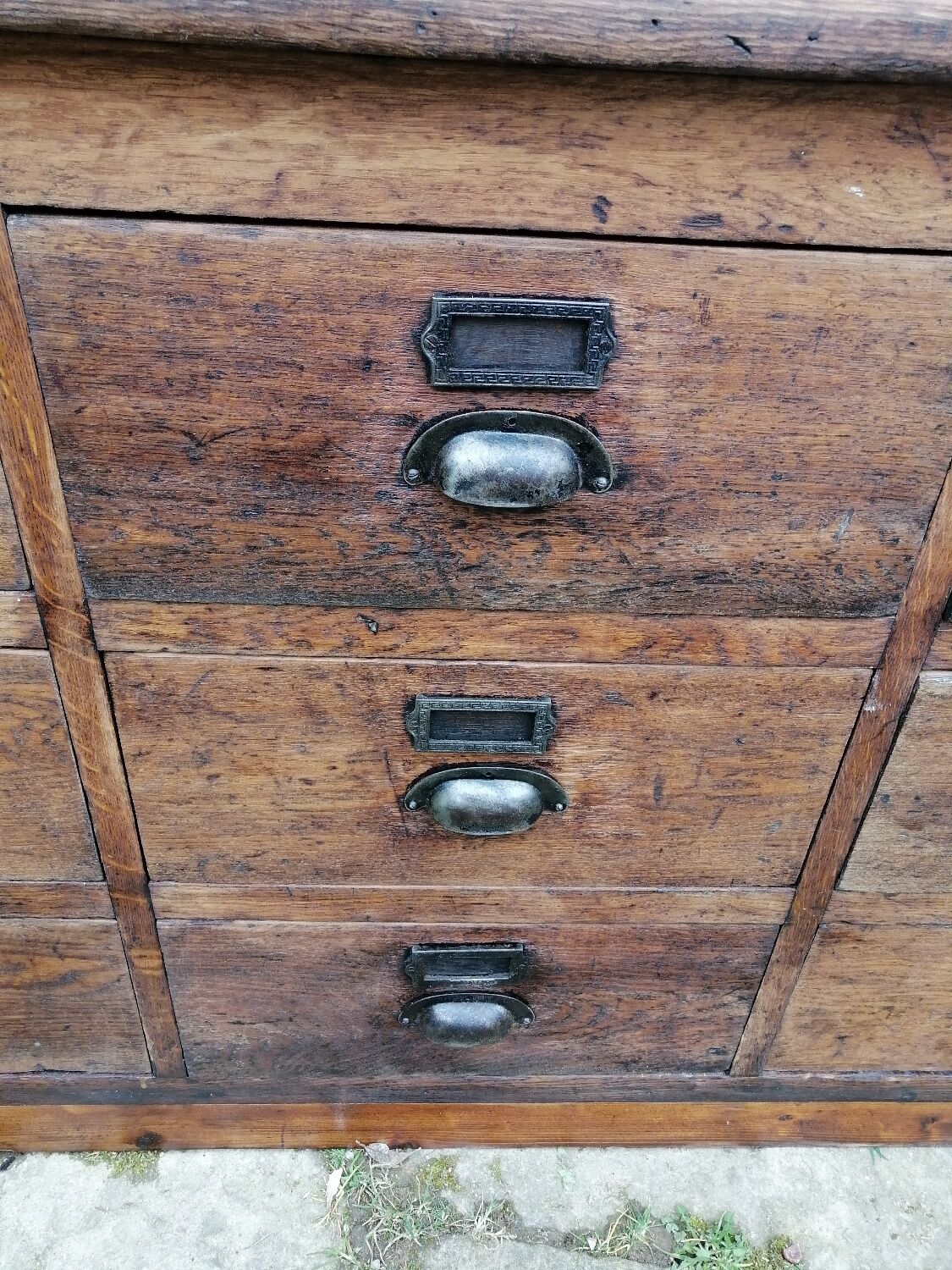 Meuble de métier en bois avec tiroirs