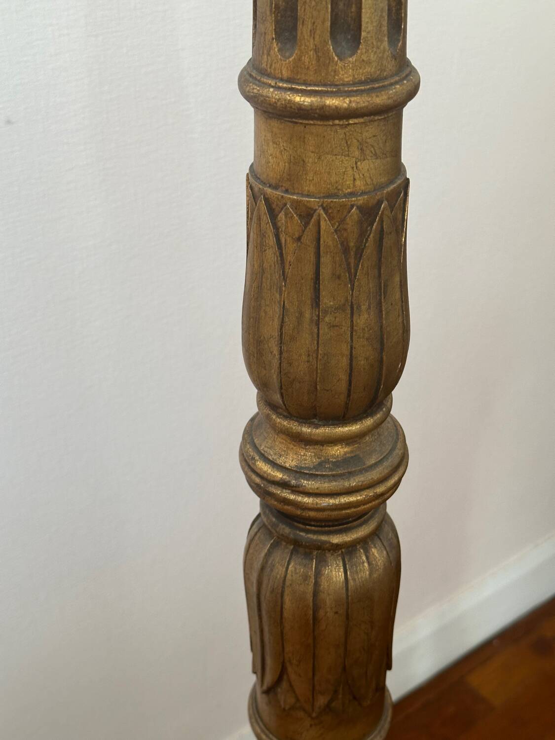 Lampadaire en bois doré Style Louis XVI