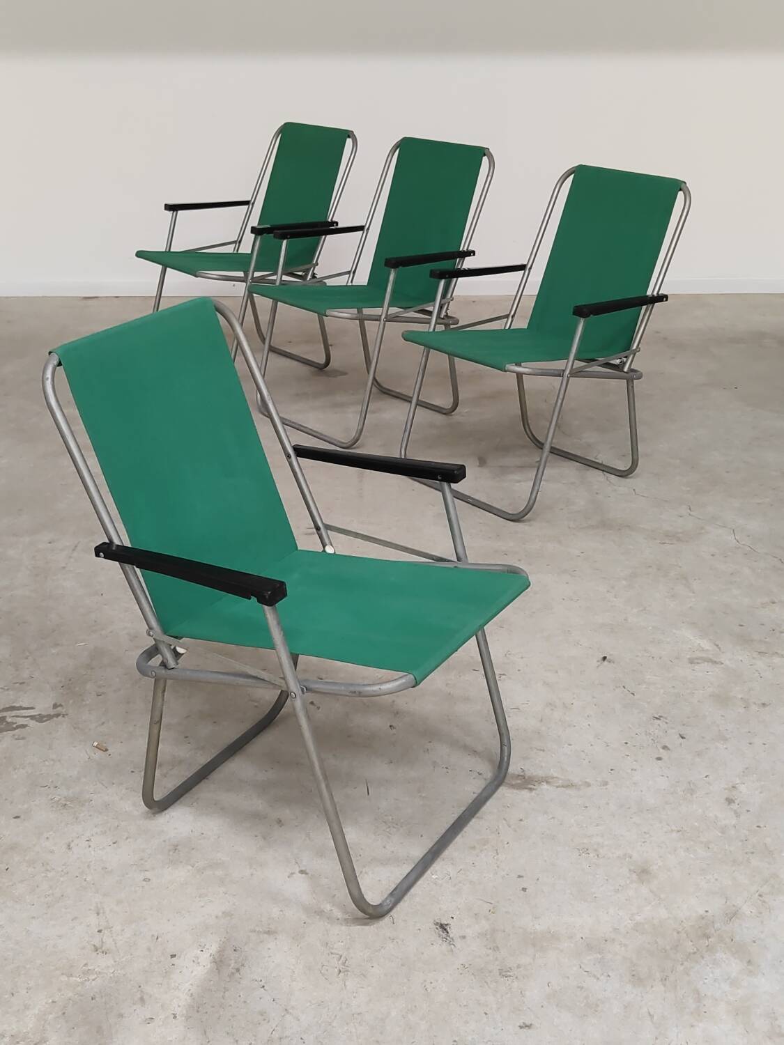 Set of 4 folding chairs with green canvas and aluminum frame