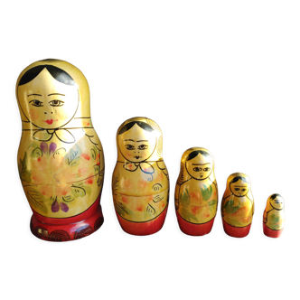 5 poupées russes matriochkas