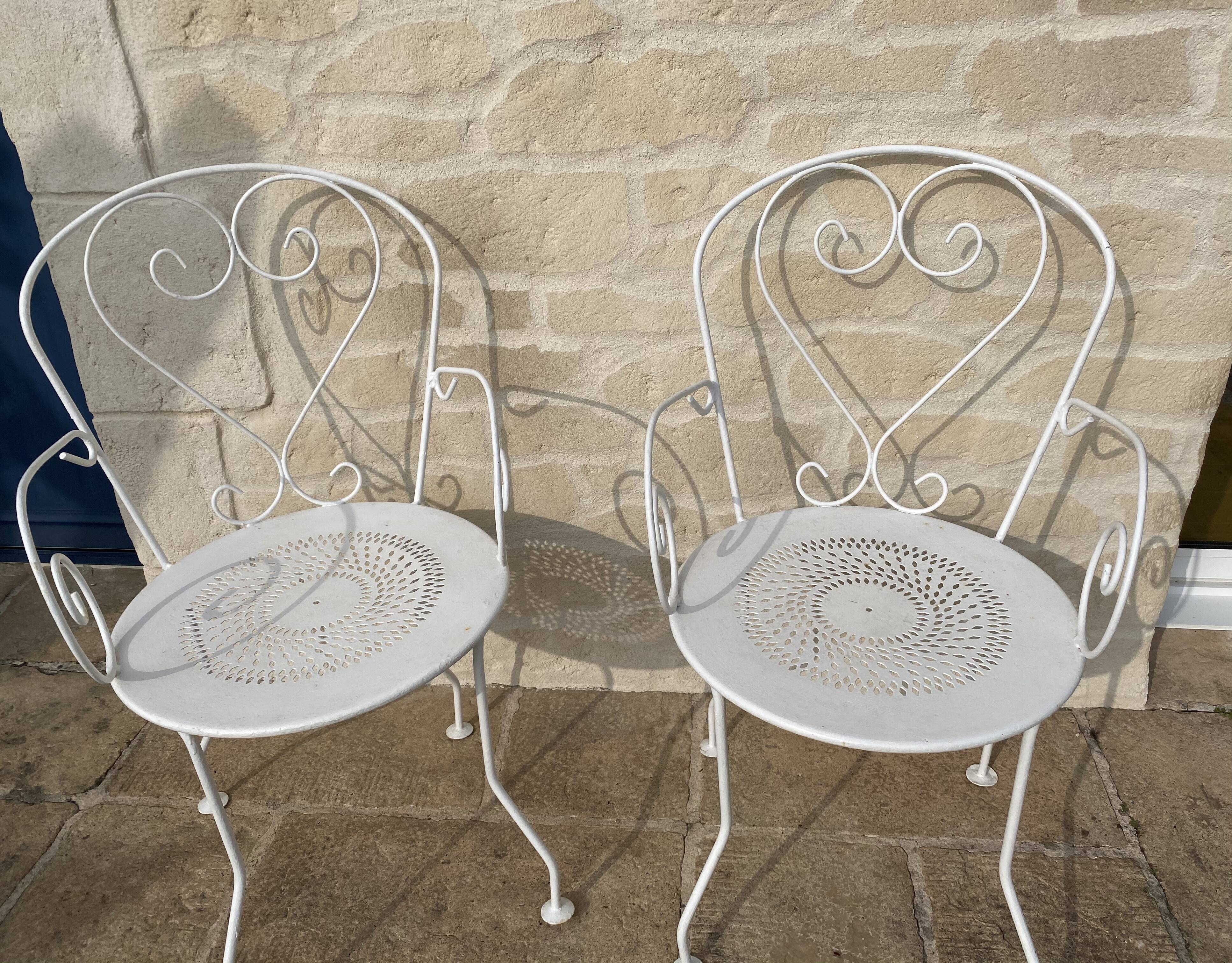 Lot de 2 anciens fauteuils de jardin en fer forgé