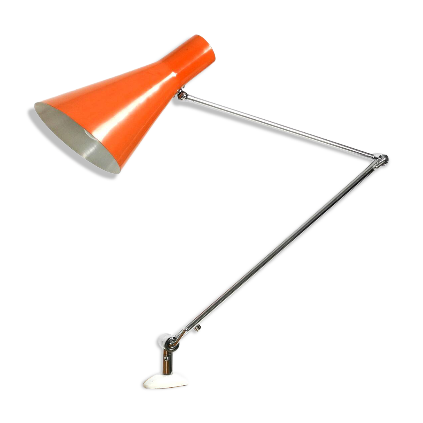 Élégante lampe à pince en laiton de style italien des années 50 avec abat-jour conique rouge.