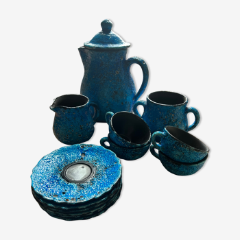 Coffee service in foam of the Vallauris sea