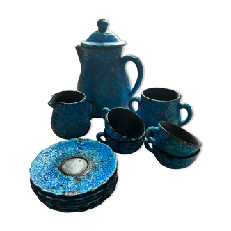 Coffee service in foam of the Vallauris sea