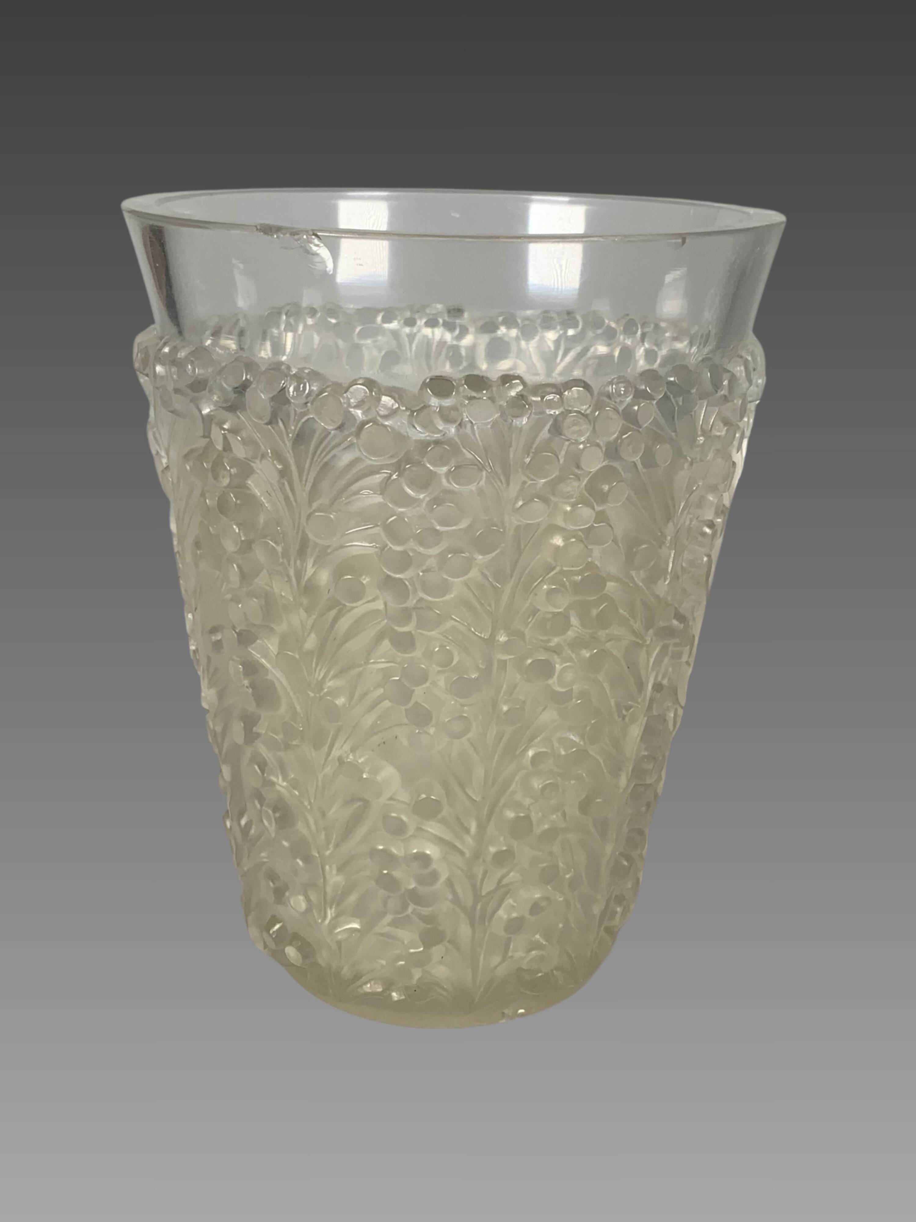 René Lalique (1860-1945) Vase "St Tropez", circa 1937 Art Deco