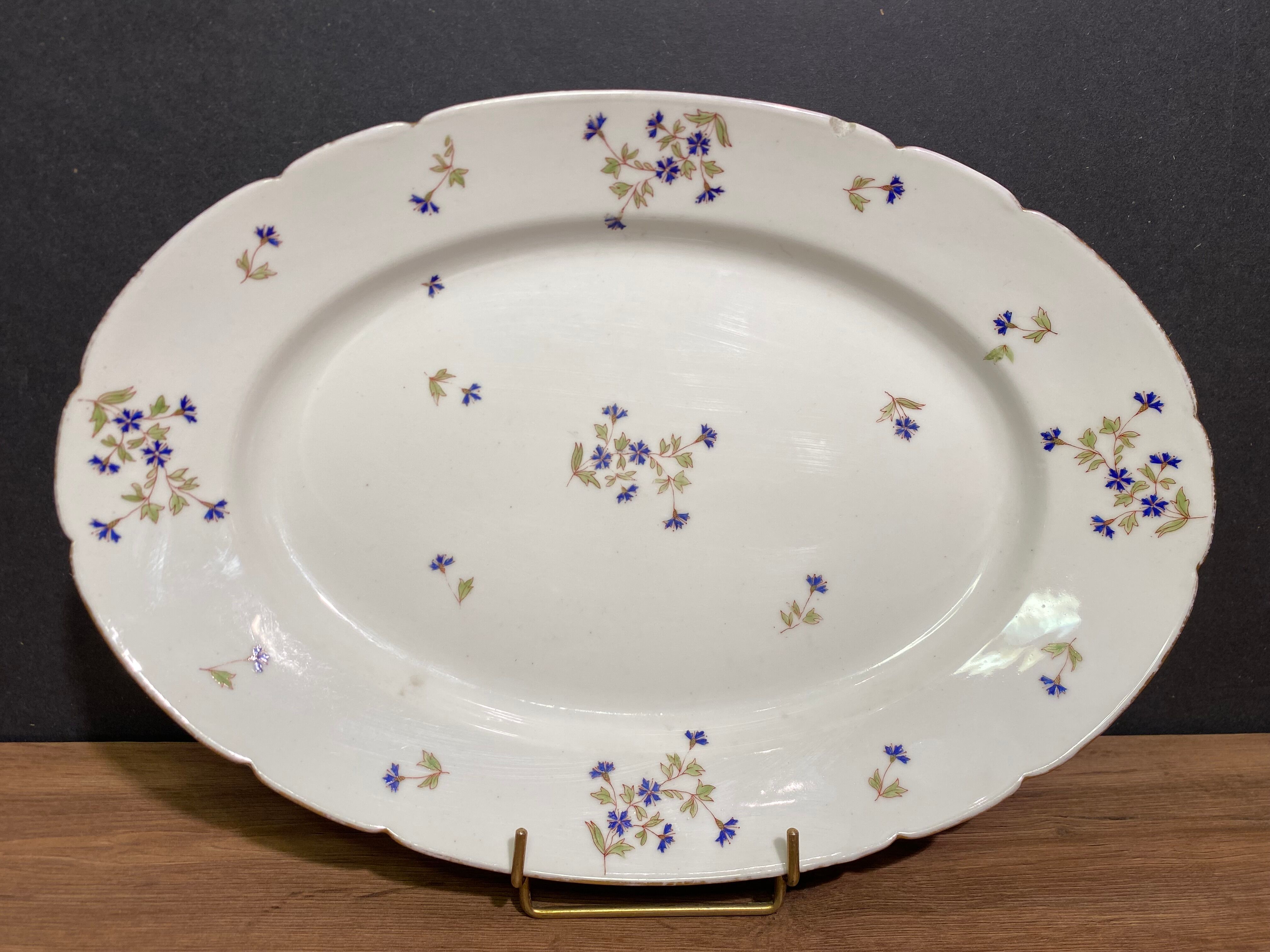 Oval-shaped dish in Limoges porcelain decorated with barbels Louis XV style