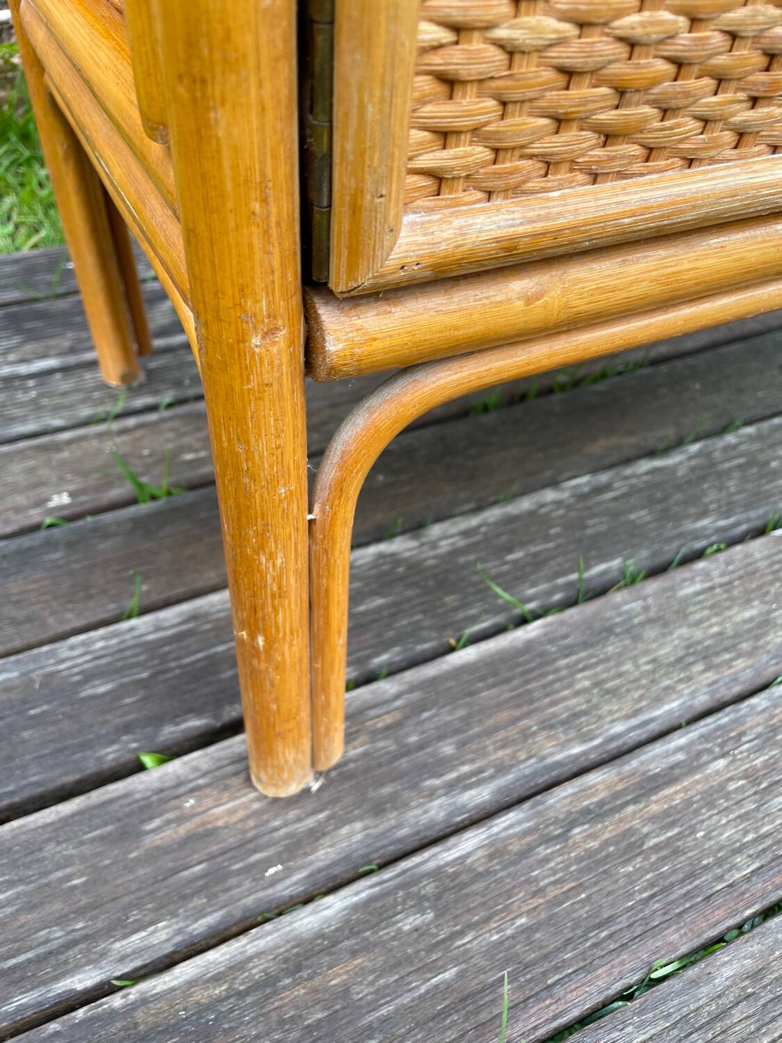 Honey-colored rattan shelf 🍯