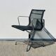 Paire de chaises Ch. Eames Alu Group résille Vitra Vintage