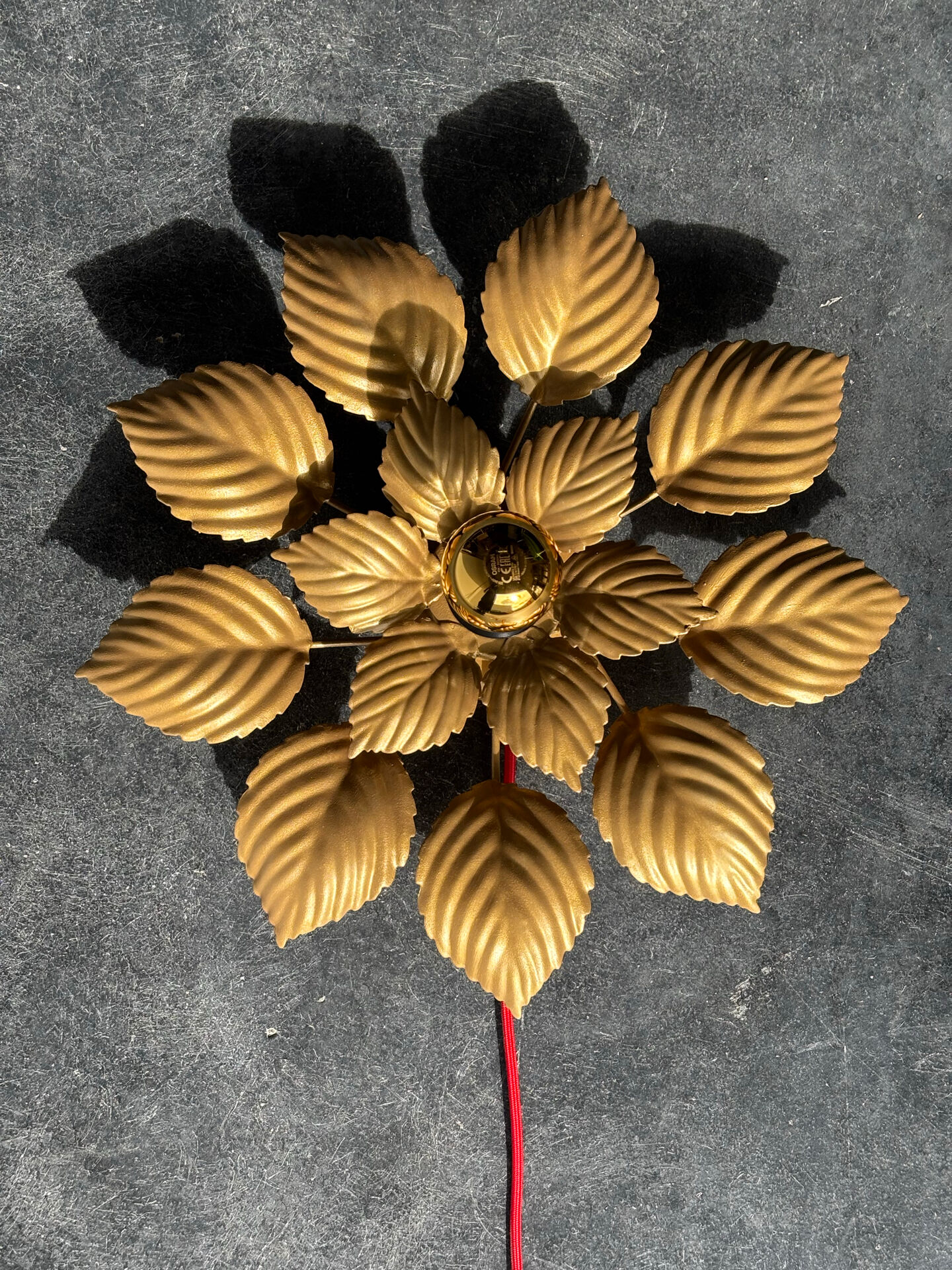 Applique baladeuse florale Masca dorée — Italie, années 70