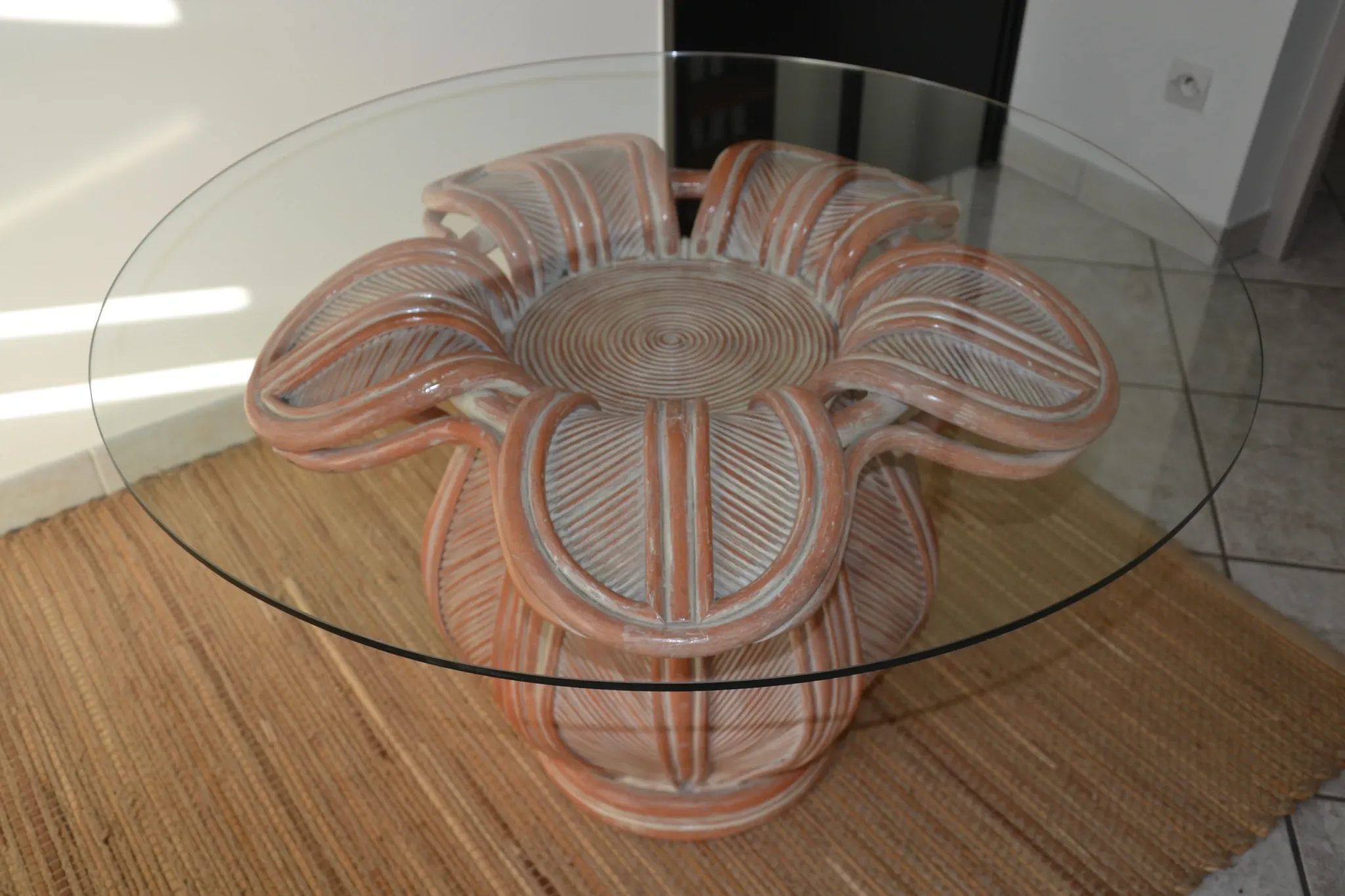 Table fleur en bambou et rotin attr. à Vivai Del Sud