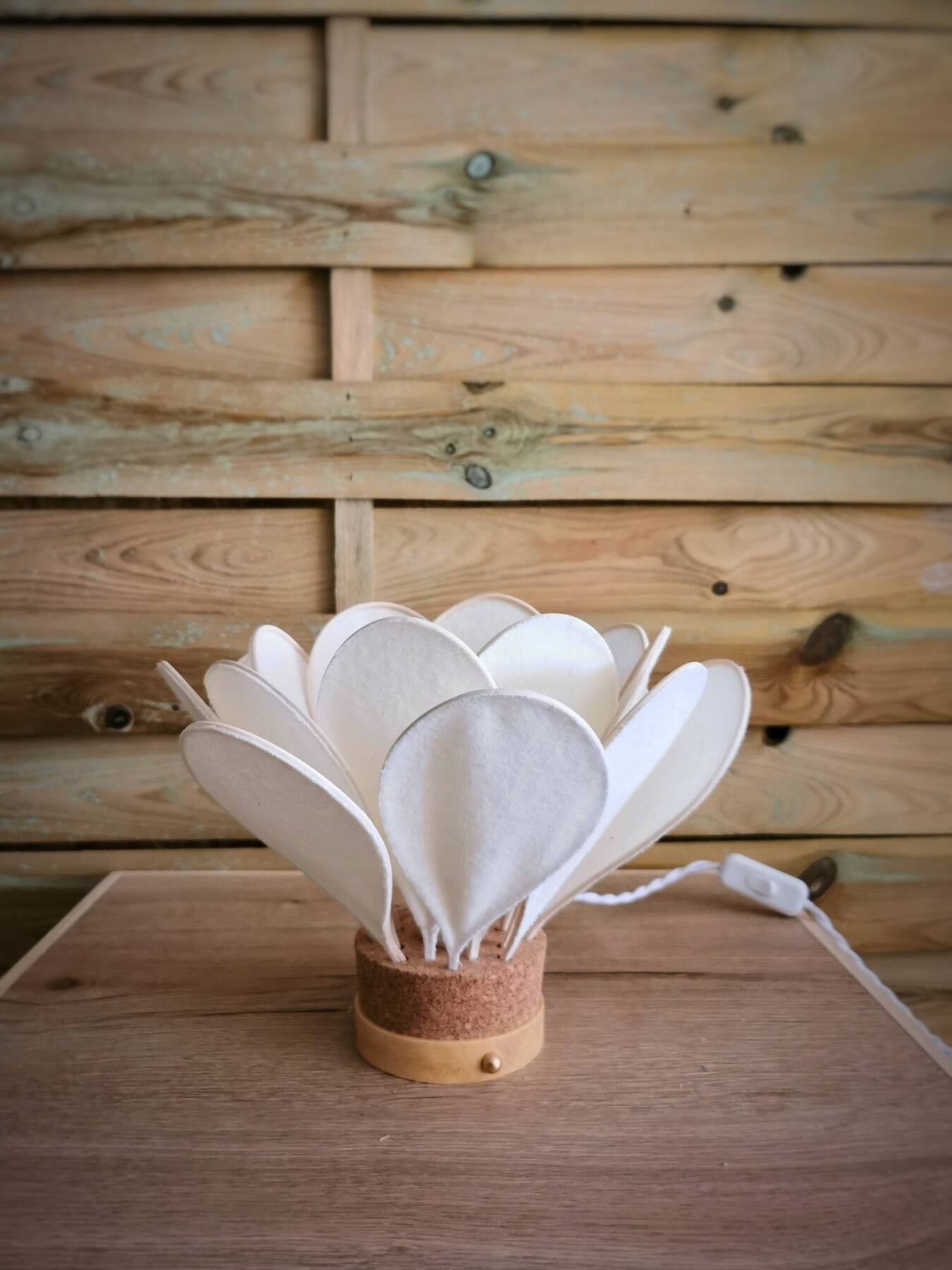 Flower table lamp made of rattan and ivory flannel petals