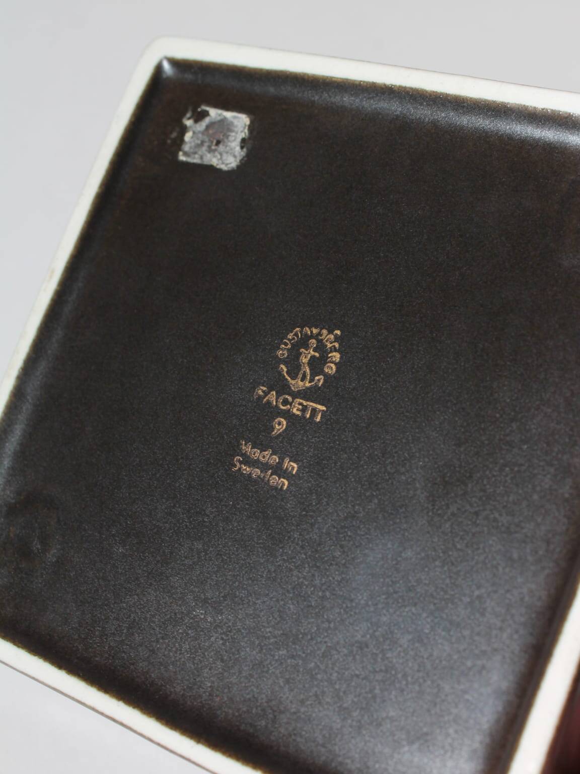 Cendrier en céramique "Facett" de Sven Jonson, pour Gustavsberg, années 1960.