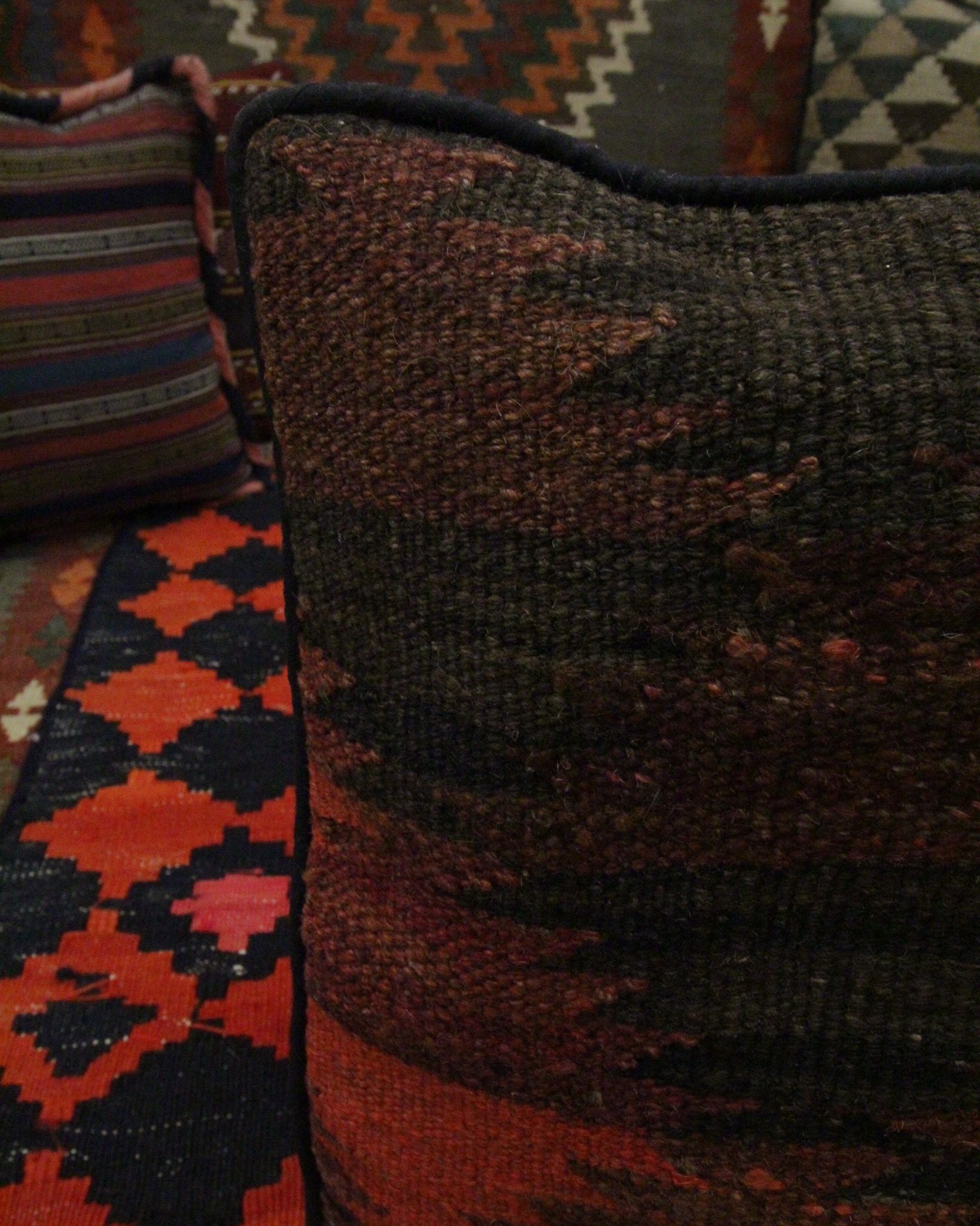 Housse de coussin en laine orientale faite à la main