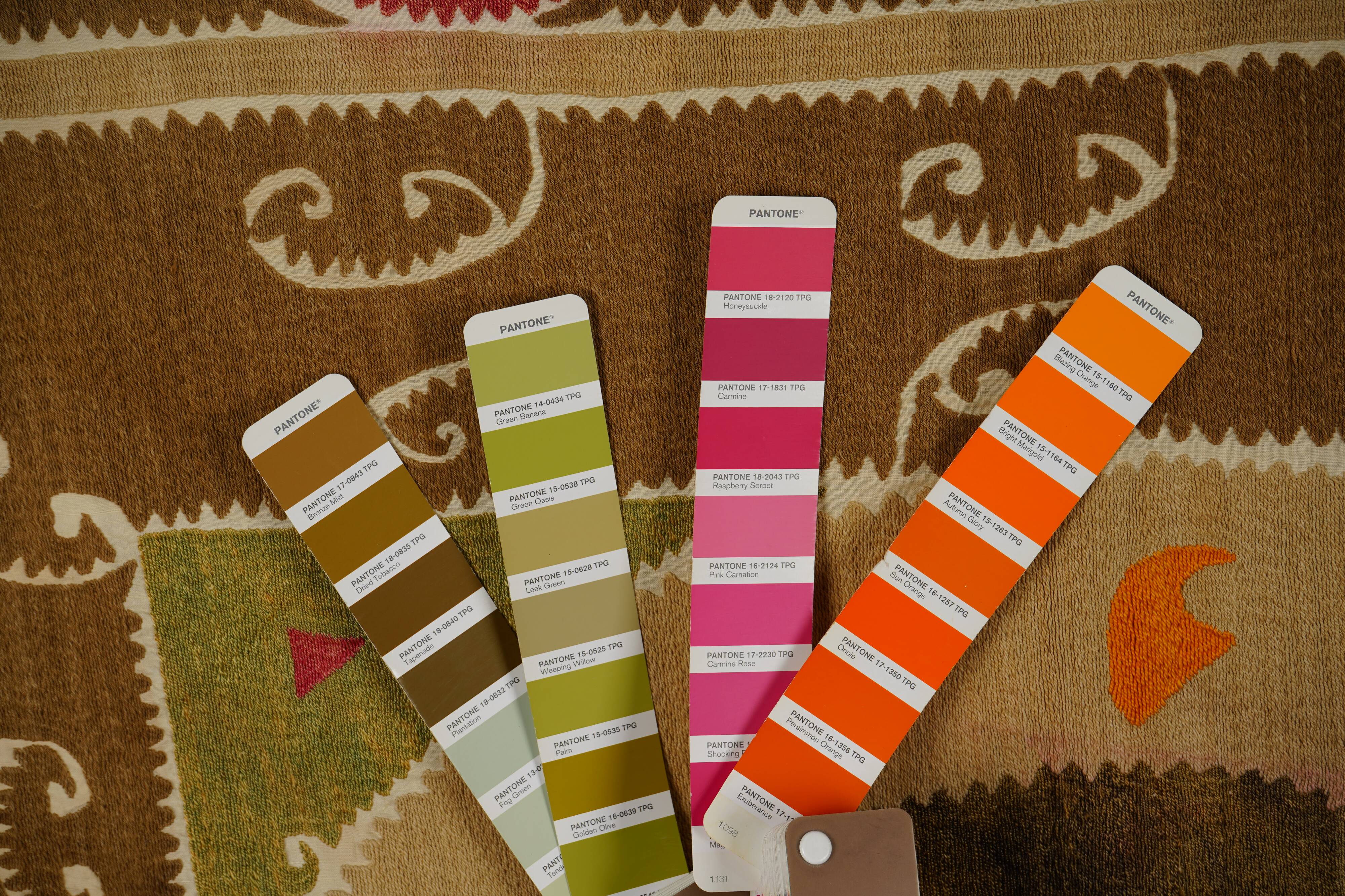 Vintage Turkish hand-knotted rug 107x126 cm