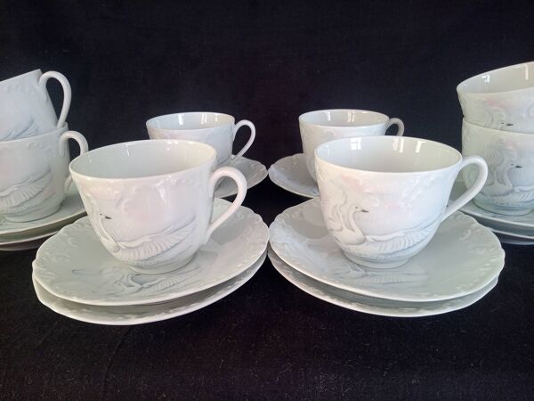 Limoges, Camille Tharaud - Service à café pour 8 pers. en porcelaine de Limoges, décor ''Cygne
