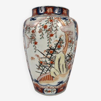 Japan, Imari, porcelain vase early twentieth century