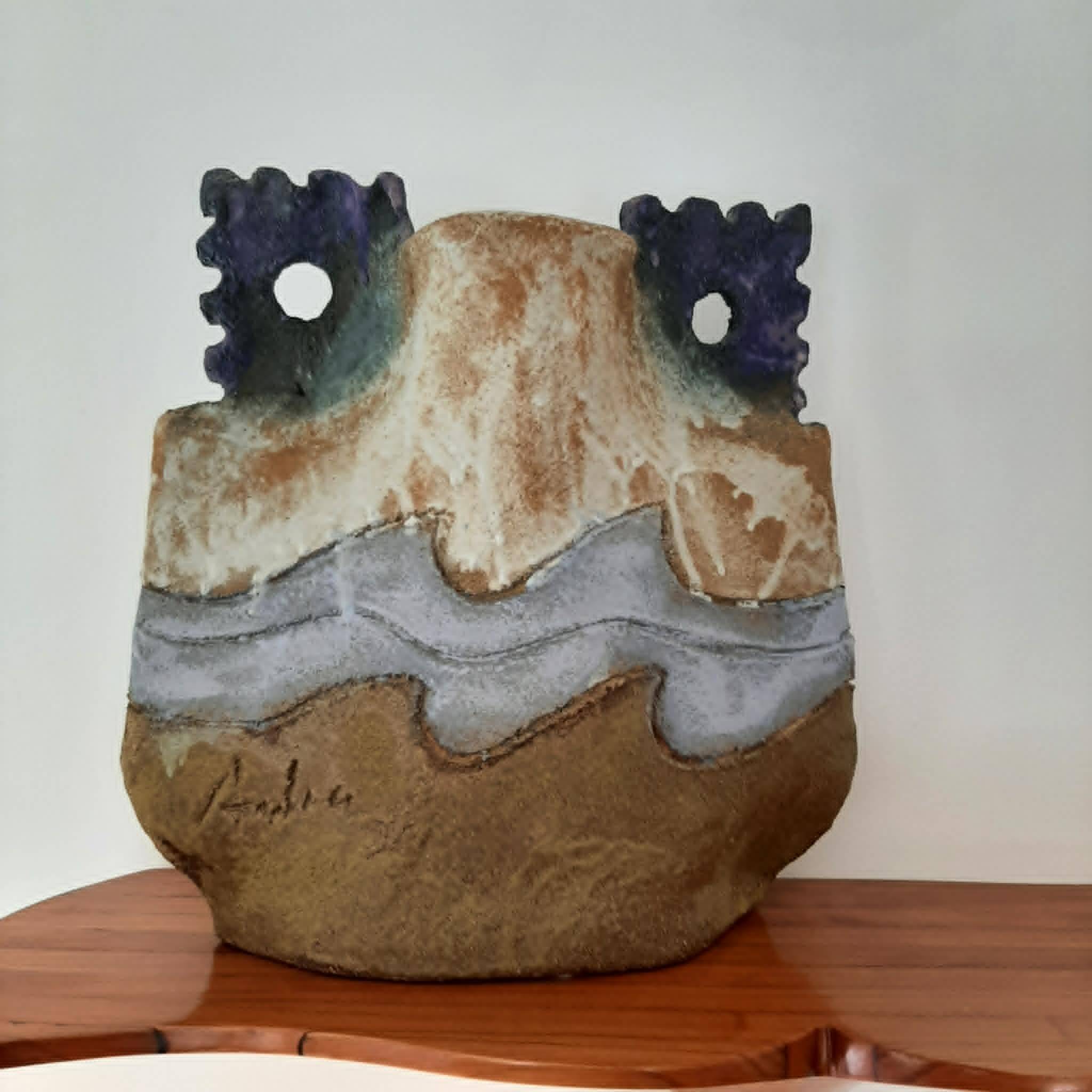 Poterie forme carre signee/ evocation d une vague