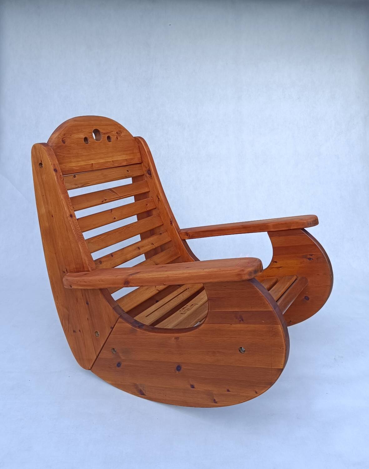 Fauteuil à bascule brutaliste en pin de wasa