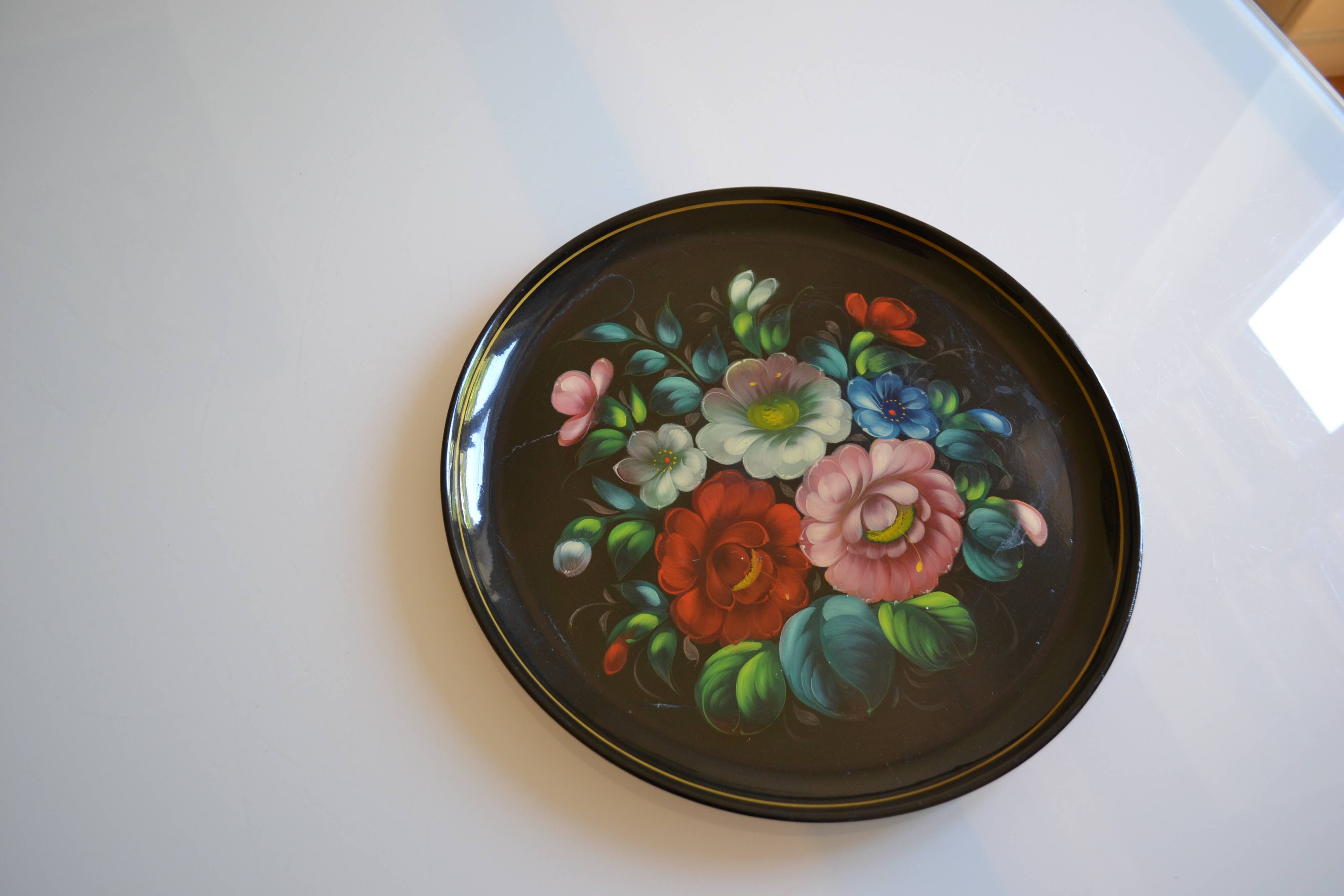 Vintage Russian metal plate with hand-painted floral decoration D 32 cm