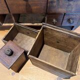 Ancien petit meuble de rangement à tiroirs