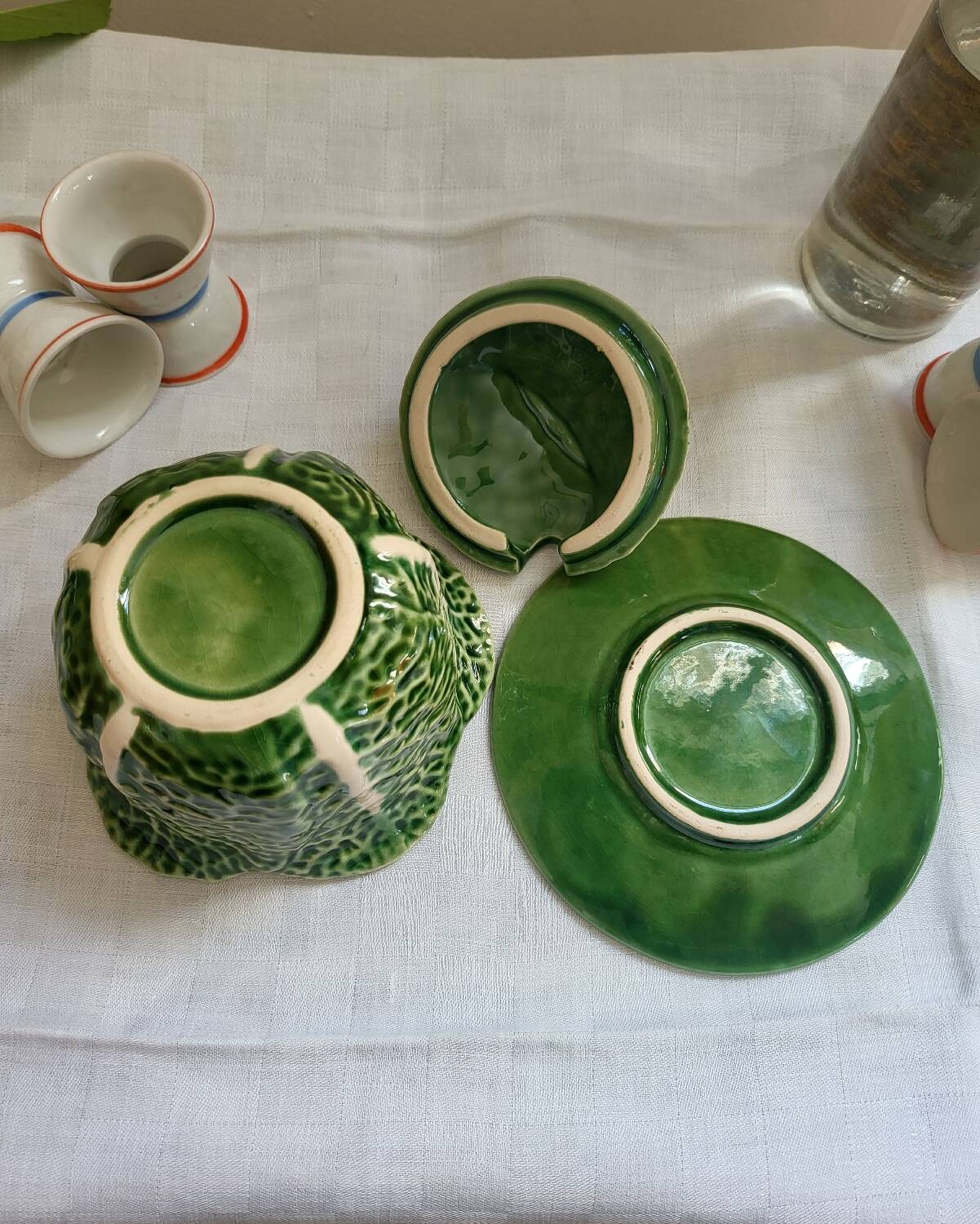 Mustard pot in cabbage slip