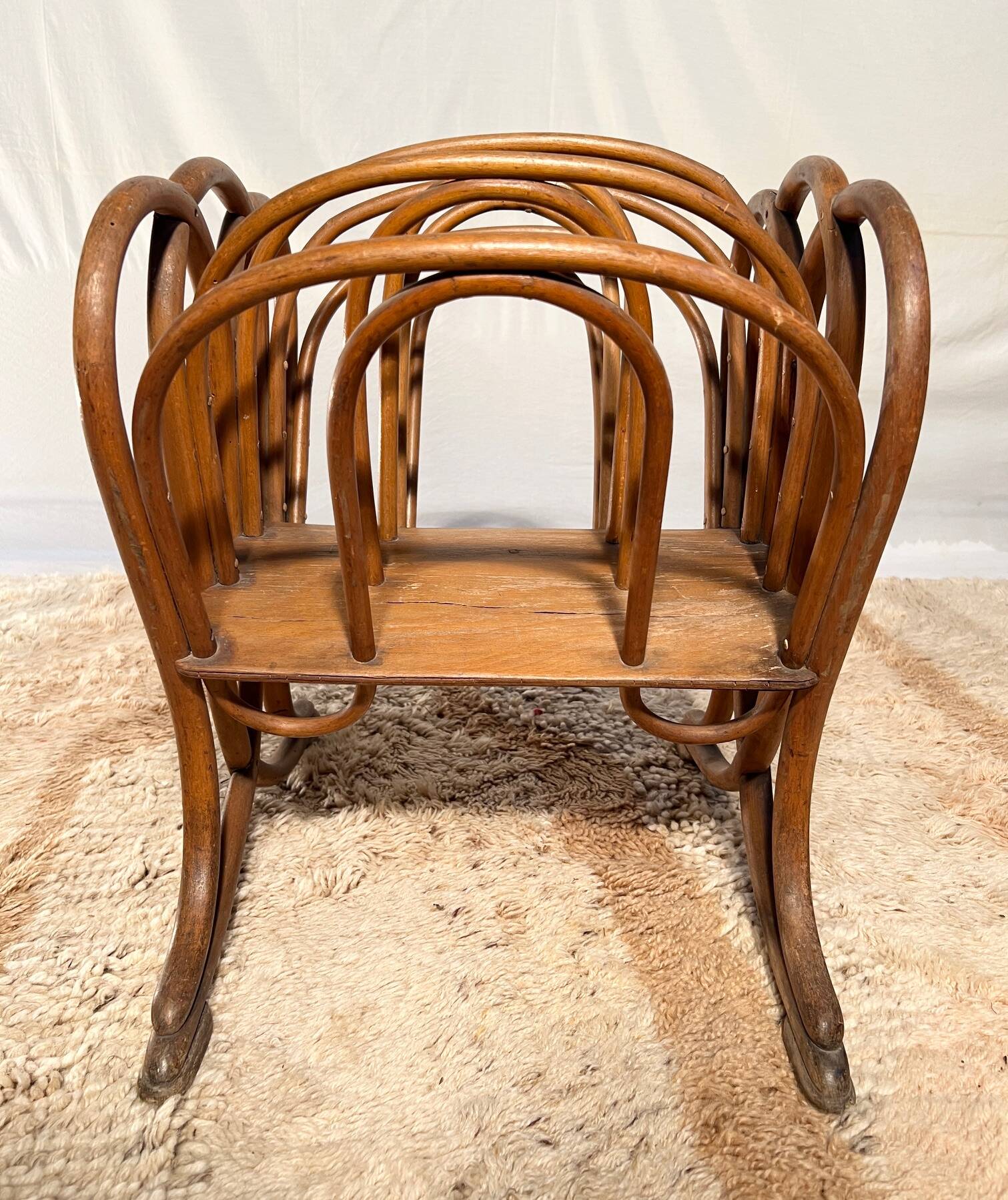 Art Nouveau sheet music or magazine holder, circa 1900, Thonet, turned beech wood