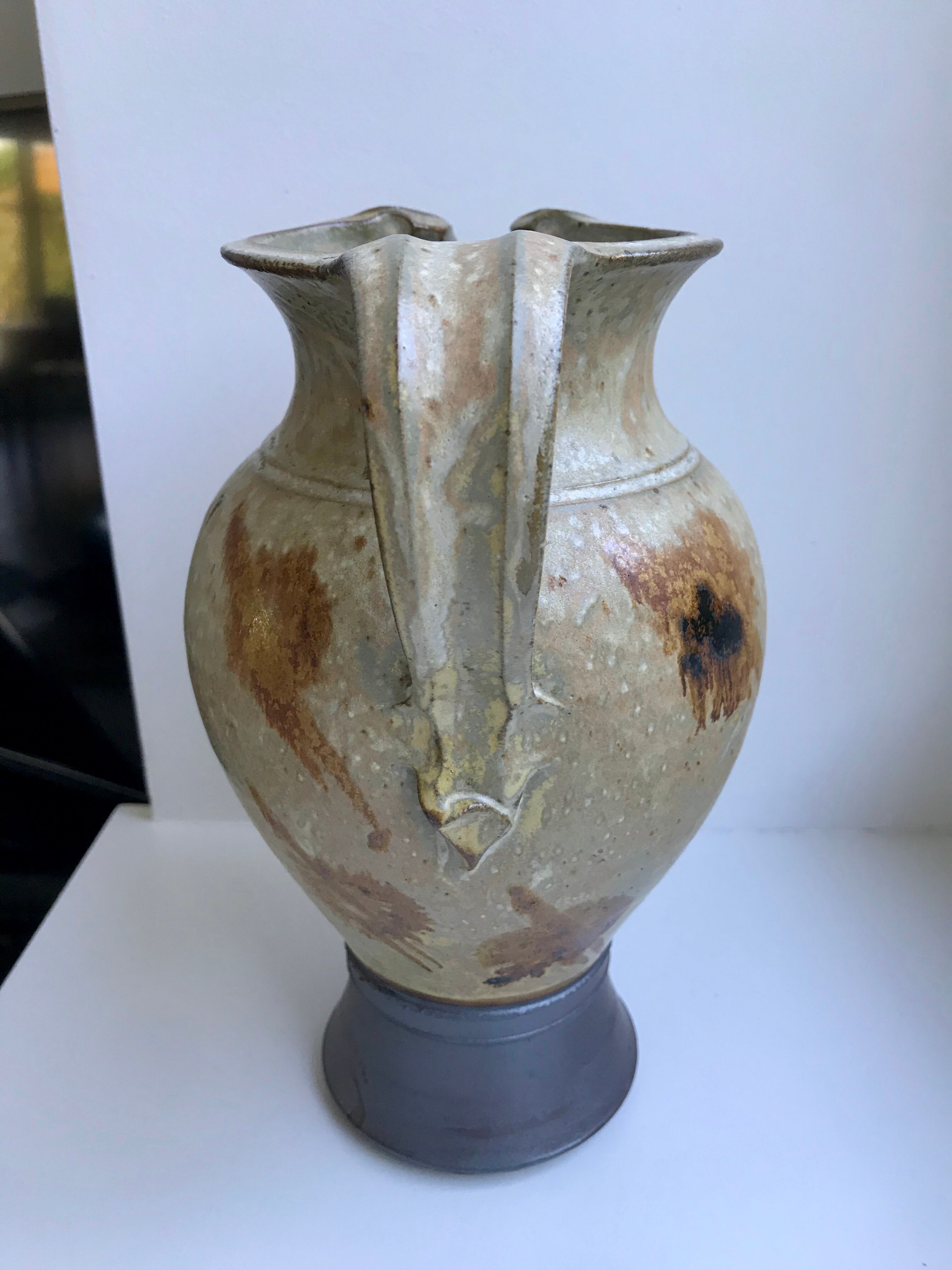 Pichet / broc en céramique / poterie émaillé années 60-70 signé