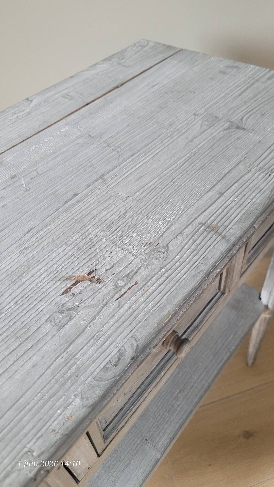 Light grey wooden console