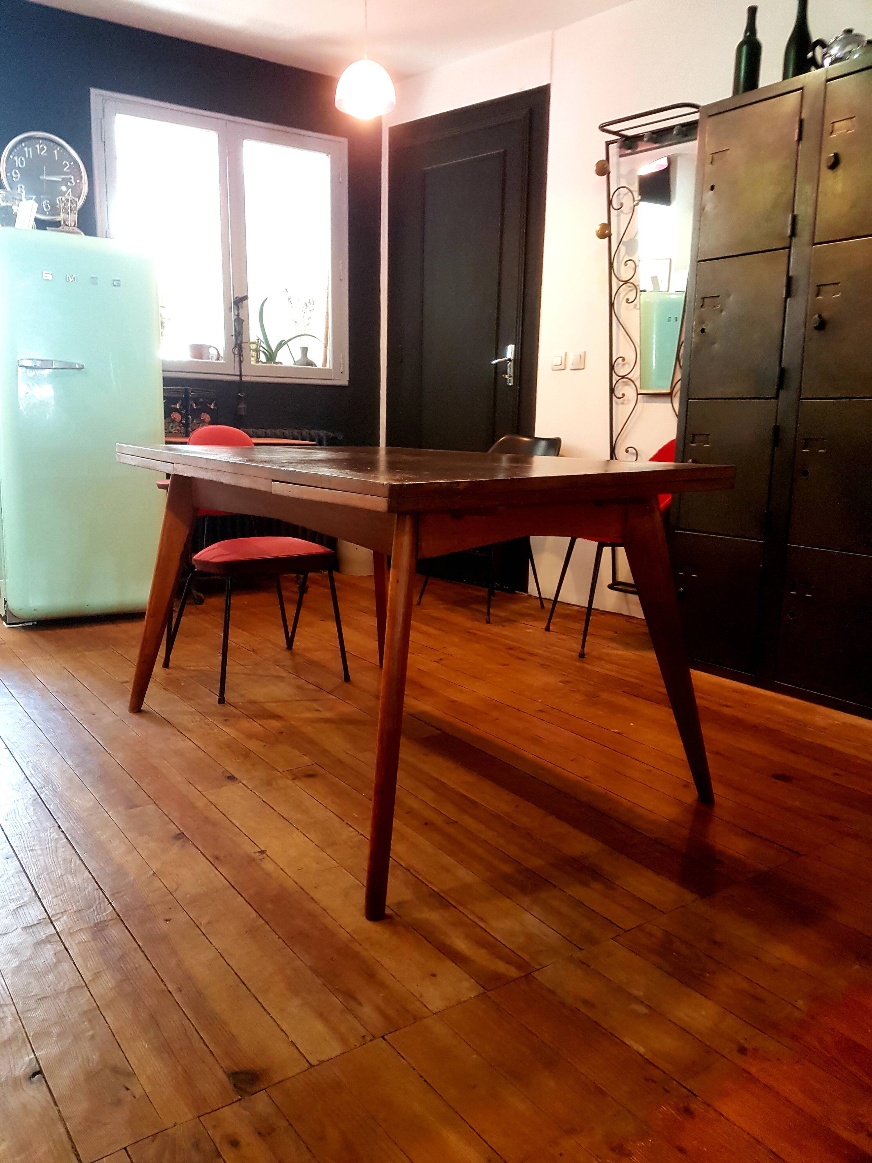 Scandinavian dining table with extensions