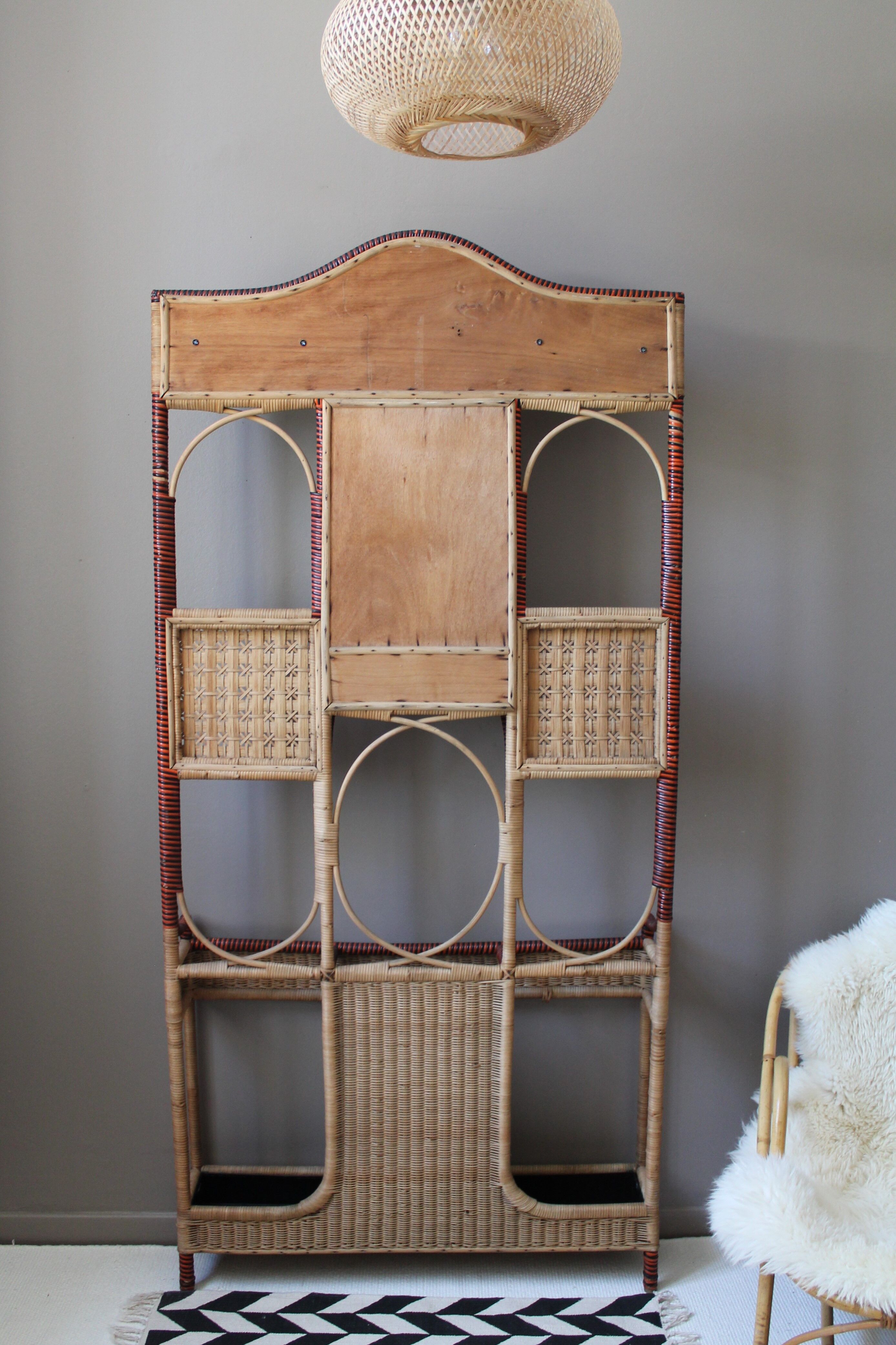 Porte-manteaux of the vintage years