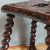 Tabouret ancien en bois massif tourné et sculpté
