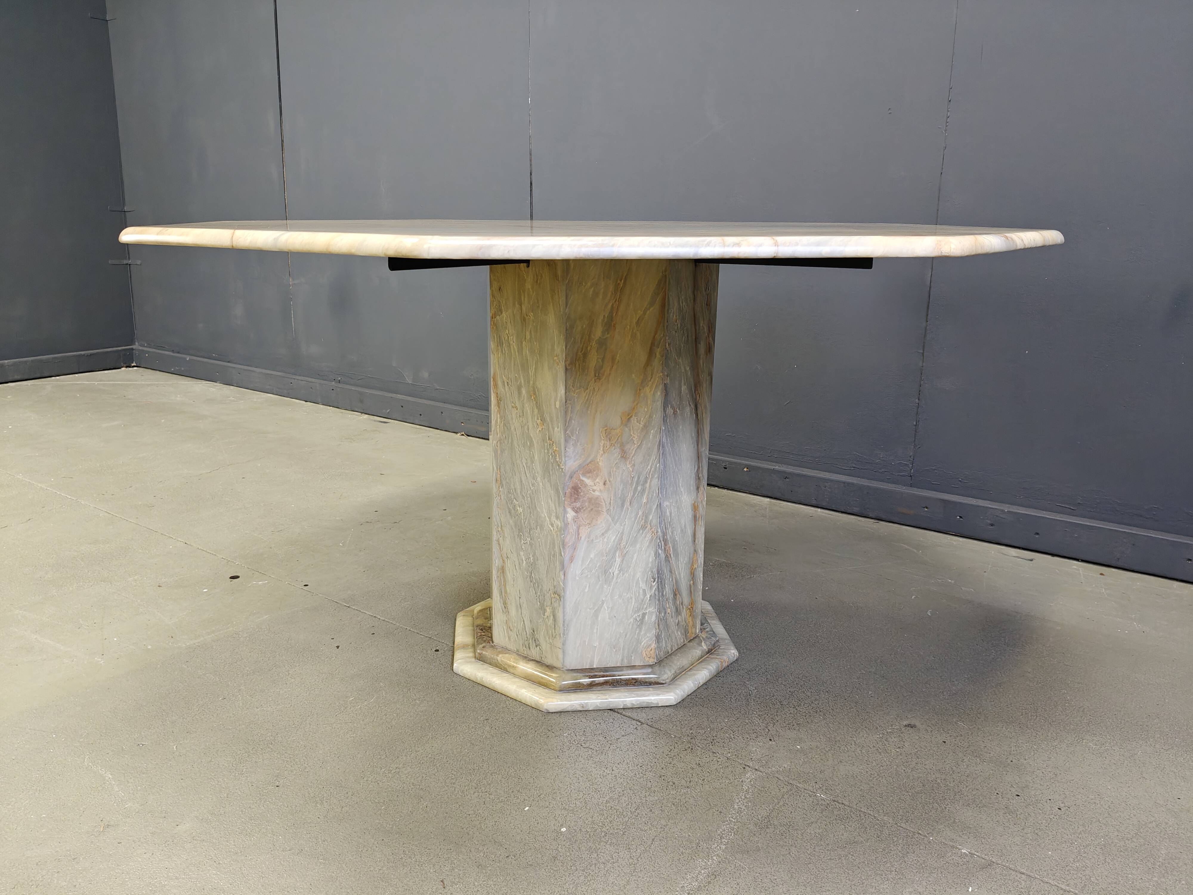 Octogonal italian marble dining table 1970s