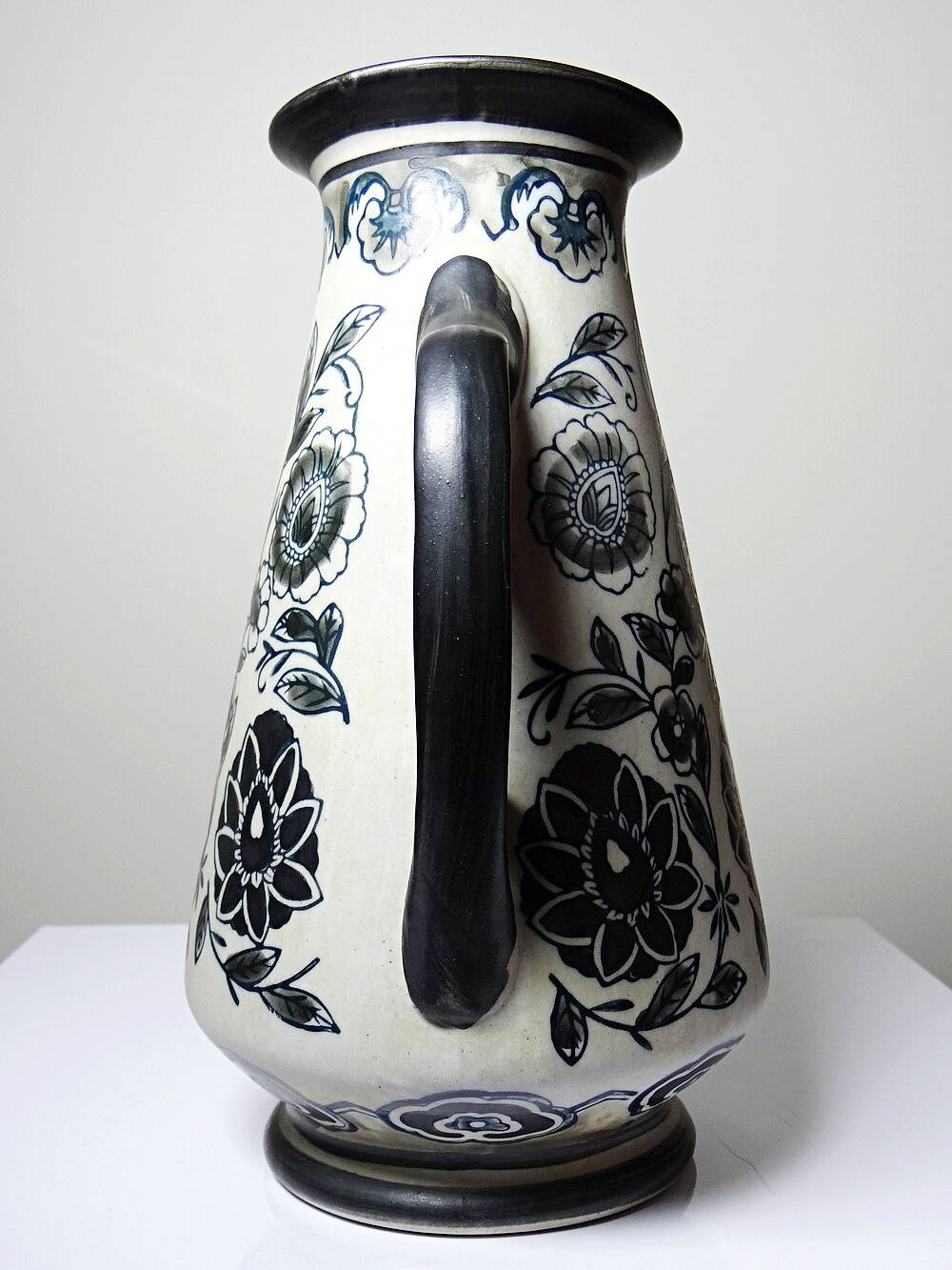 Antique art deco vase 1920-40 in fine stoneware, art nouveau and chinoiserie style, decor
