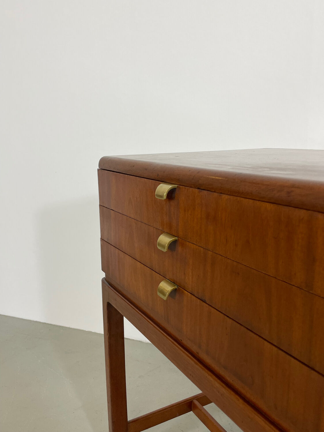 Danish console with drawers in mahogany 1940s