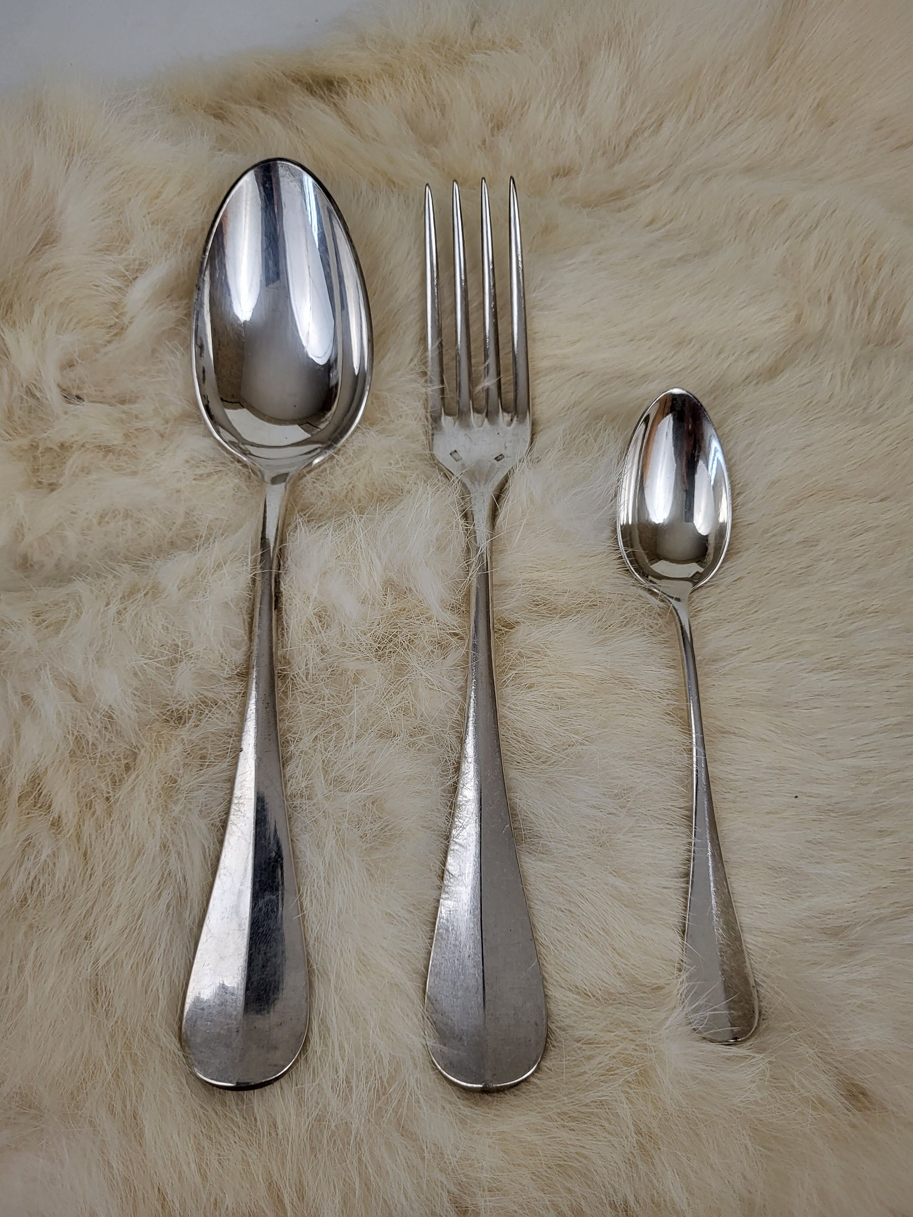 Ménagère 12 couverts en métal argenté 72gr