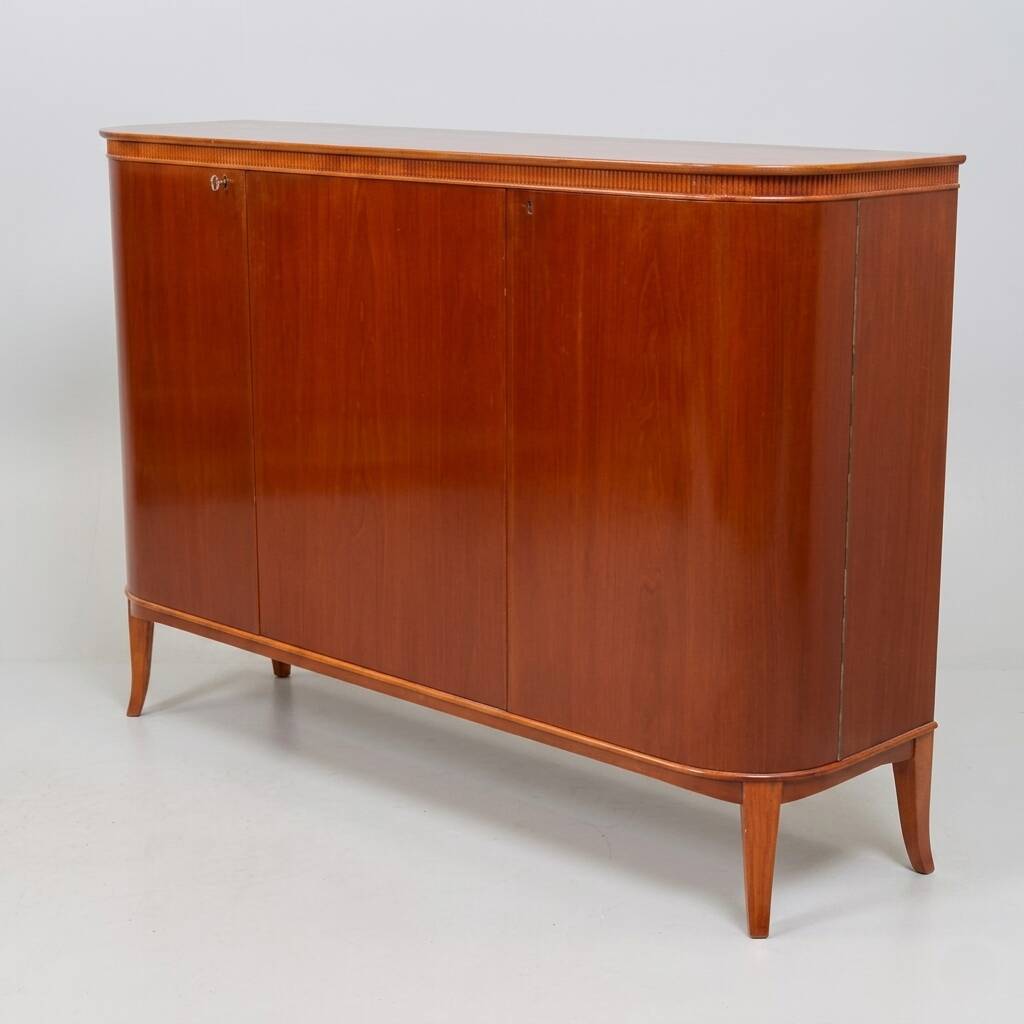 Vintage "Swedish Modern" buffet in mahogany from the 1940s.