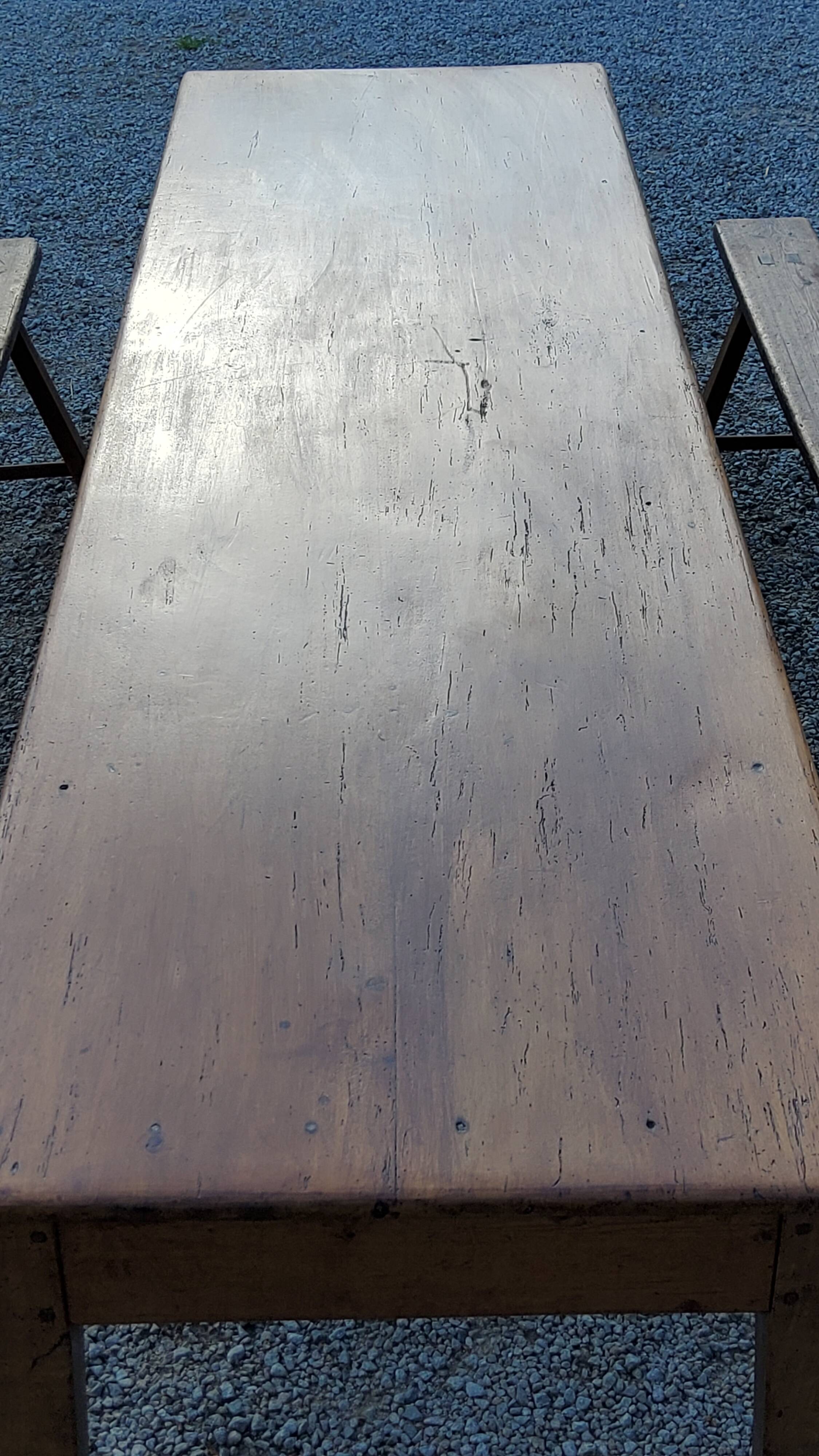 Farm table nineteenth century feet spindles 251cm and its 2 benches