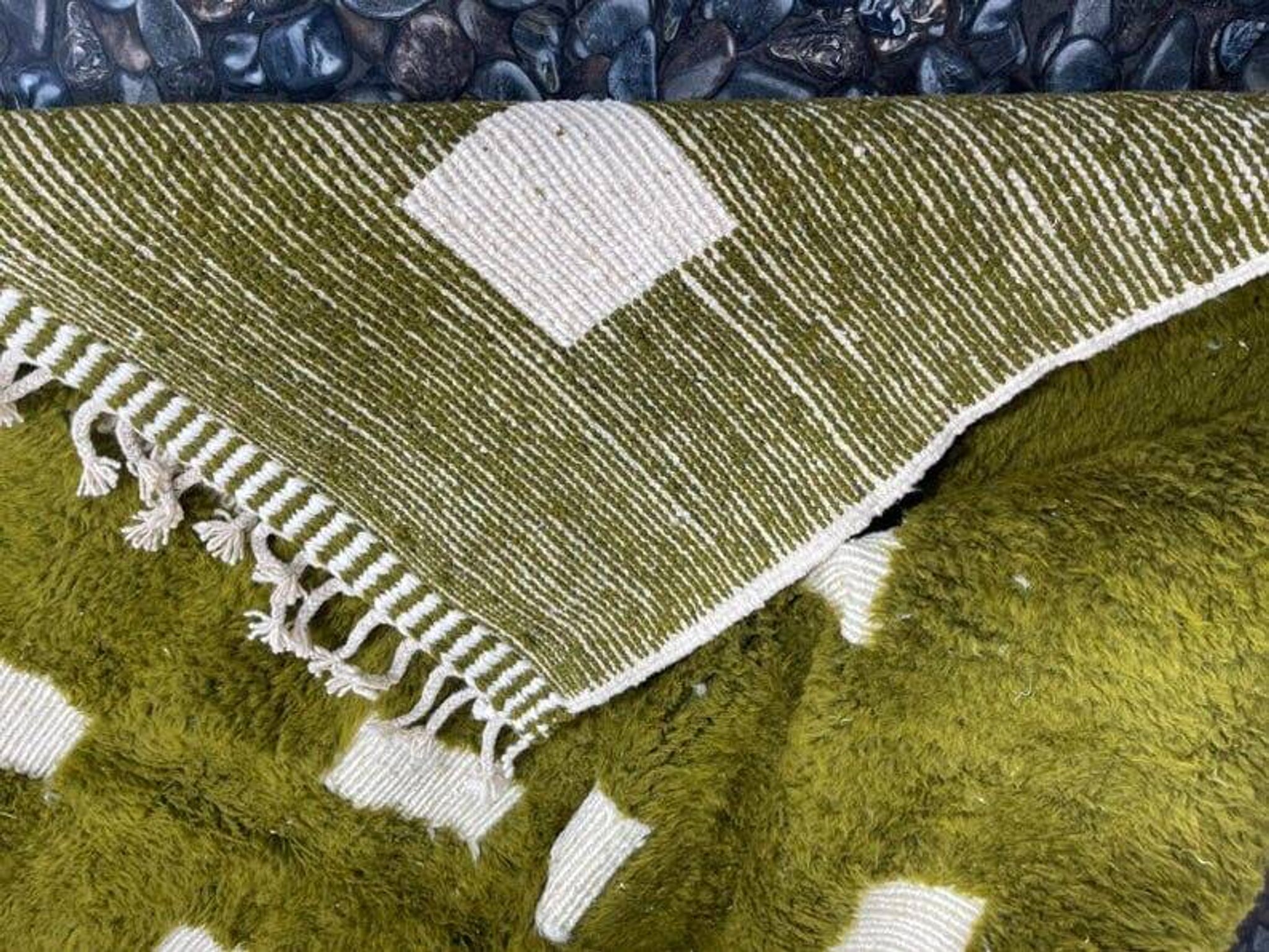 Handmade green pure wool rug, size 150 x 250 cm