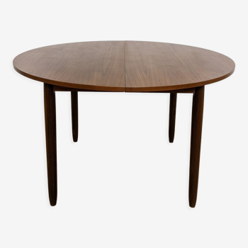 Scandinavian round table