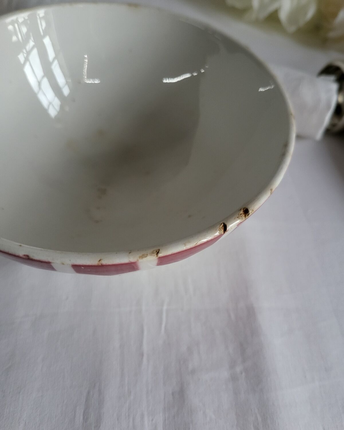Old bowl in earthenware DIGOIN SARREGUEMINES with faceted burgundy.