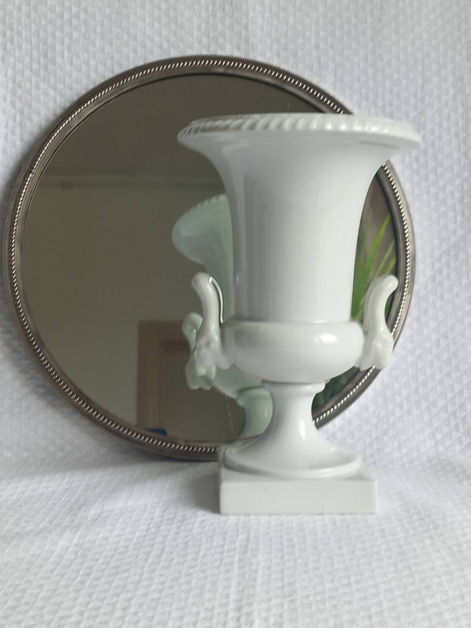 Ancien Vase Médicis en porcelaine blanche – style néoclassique –XIXᵉ