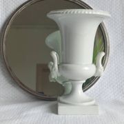 Ancien Vase Médicis en porcelaine blanche – style néoclassique –XIXᵉ