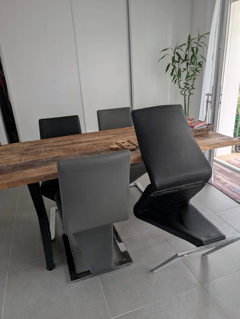 Un lot de 6 chaises design