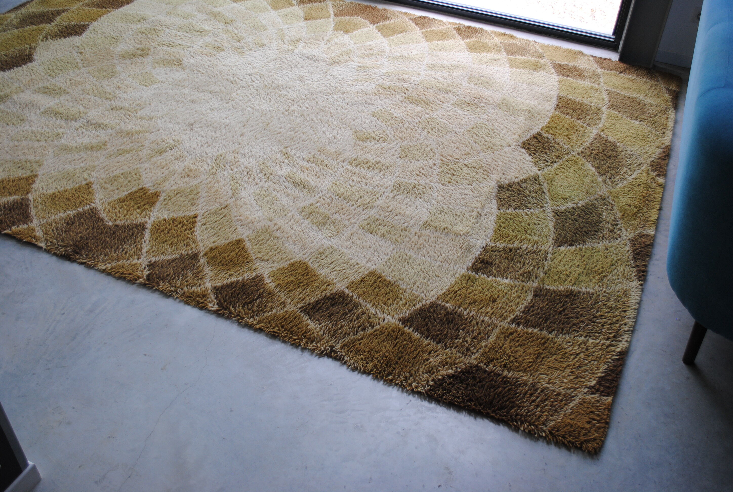 Vintage year 70s 250x350cm desso carpet