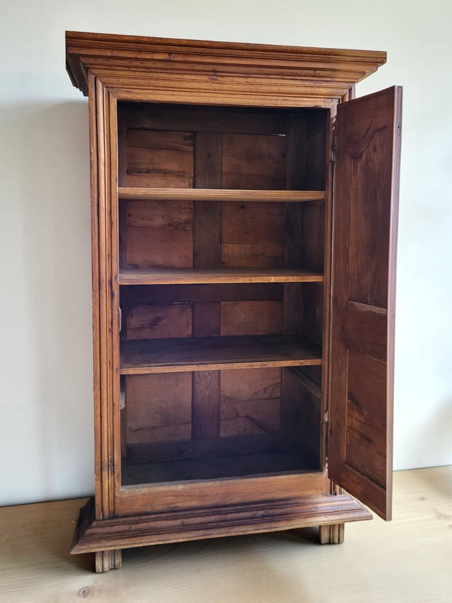 Louis XIII oak wardrobe, bonnetière, 18th century.